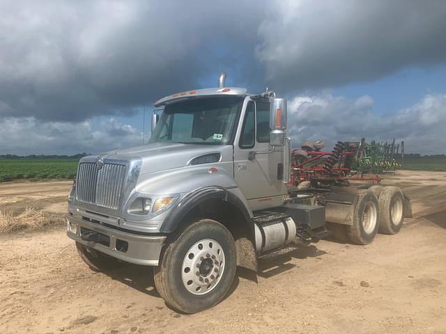 Image of International 7600 equipment image 1
