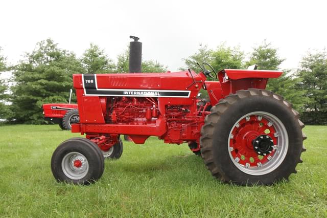 Image of International Harvester 766 equipment image 3