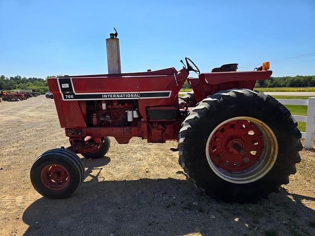 Image of International Harvester 766 equipment image 1