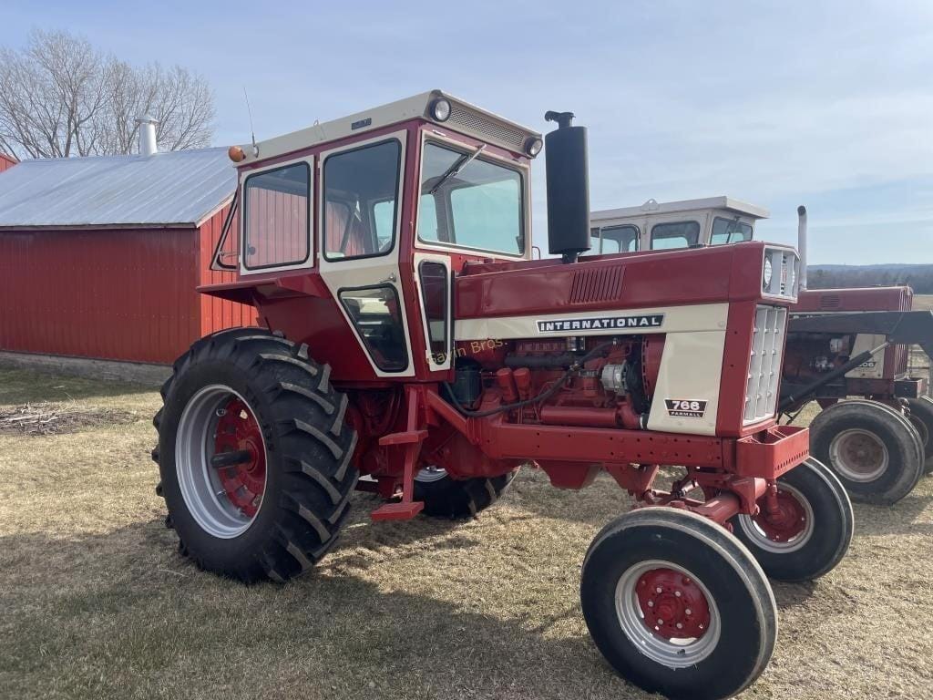 Main image International Harvester 766
