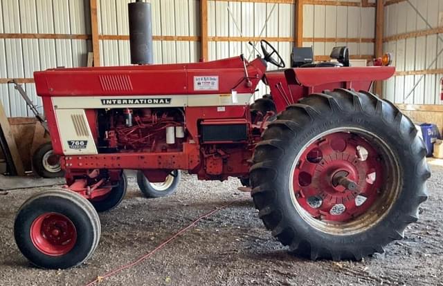 Image of International Harvester 766 equipment image 1