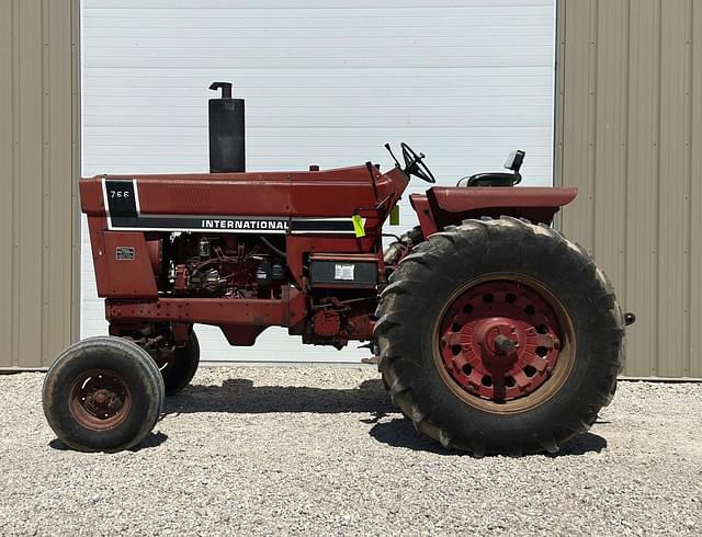 Image of International Harvester 766 equipment image 3