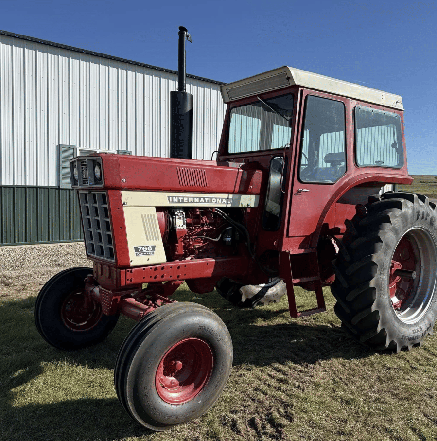 International Harvester 766 Equipment Image0