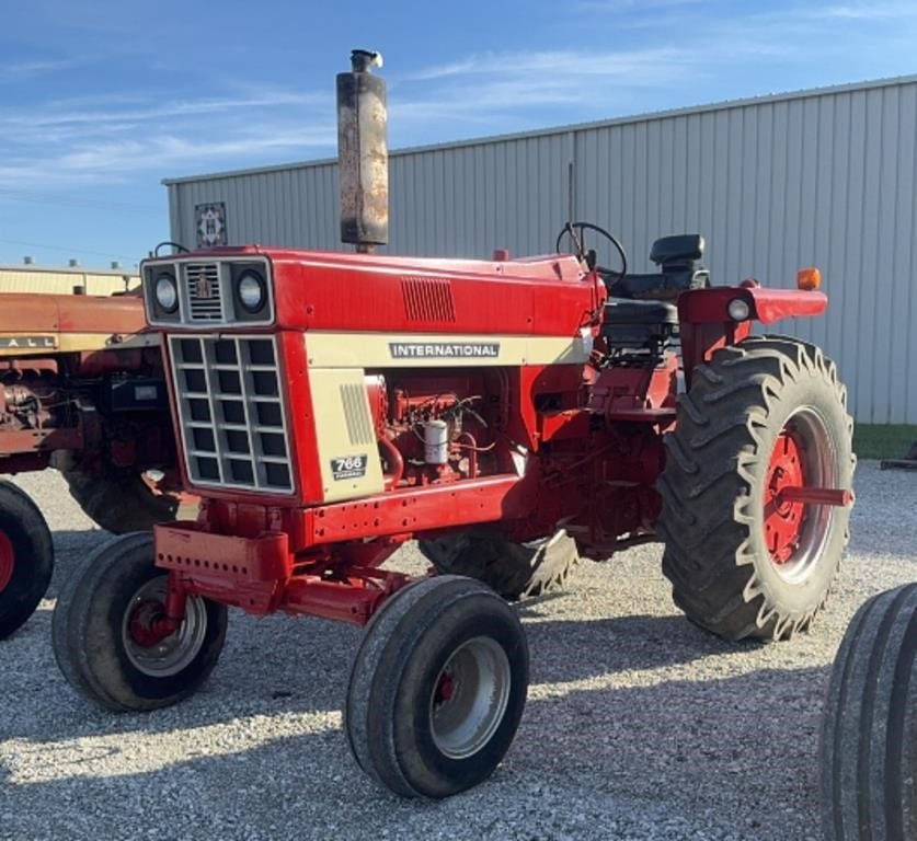 International Harvester 766 Equipment Image0