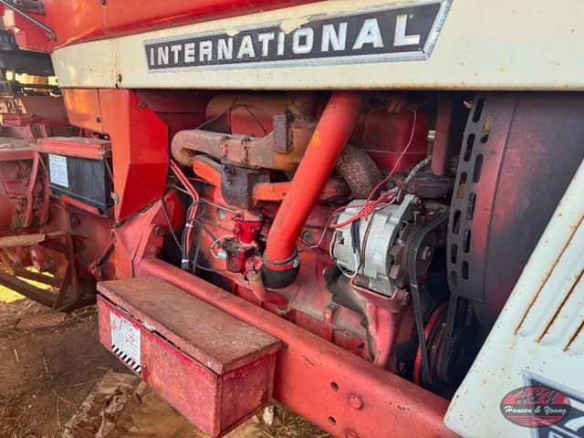Image of International Harvester 766 equipment image 4