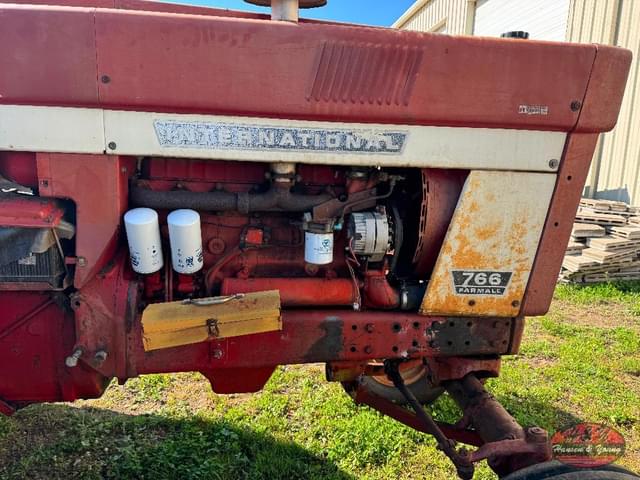 Image of International Harvester 766 equipment image 2