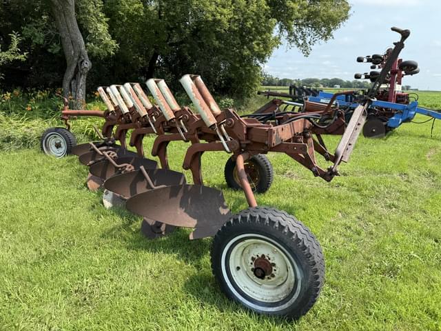 Image of International Harvester 770 equipment image 2