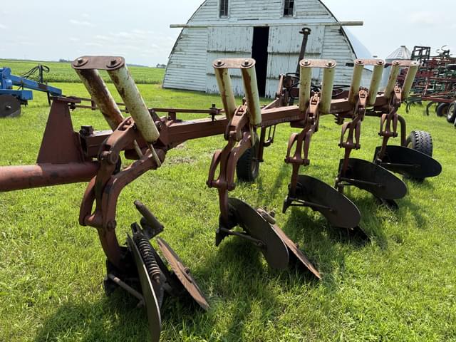 Image of International Harvester 770 equipment image 4