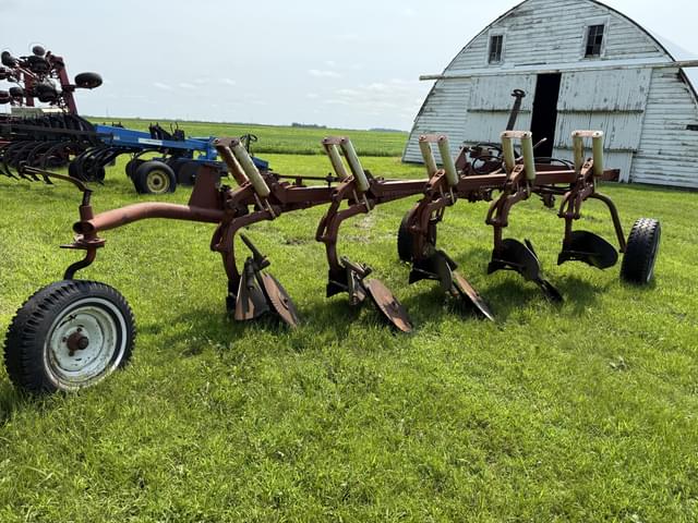 Image of International Harvester 770 equipment image 3