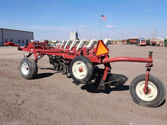 Image of International Harvester 770 equipment image 2