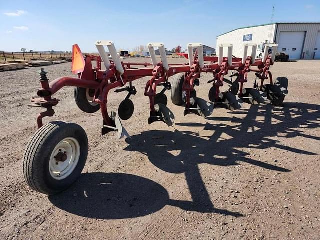 Image of International Harvester 770 equipment image 1