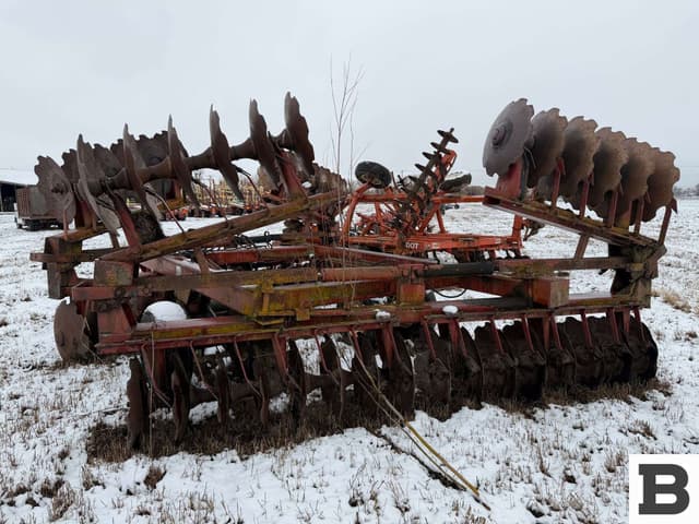 Image of International Harvester 770 equipment image 2
