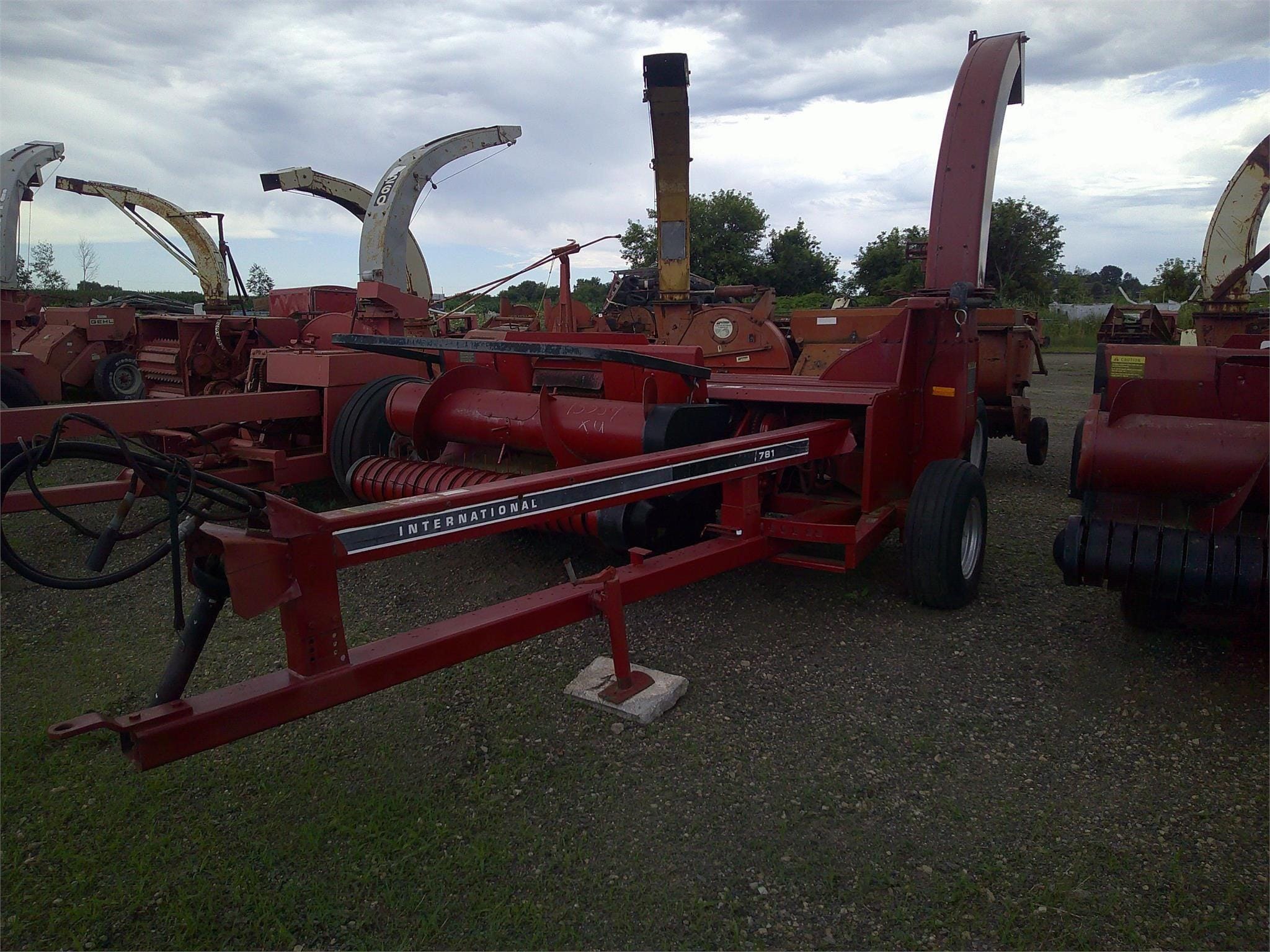 International Harvester 781 Equipment Image0