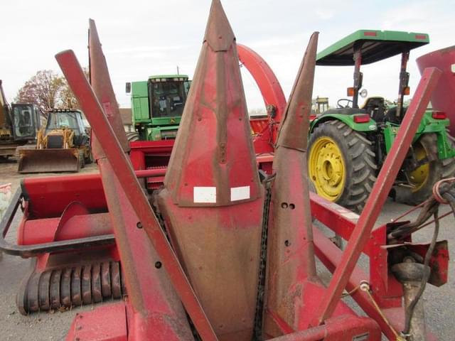 Image of International Harvester 781 equipment image 4