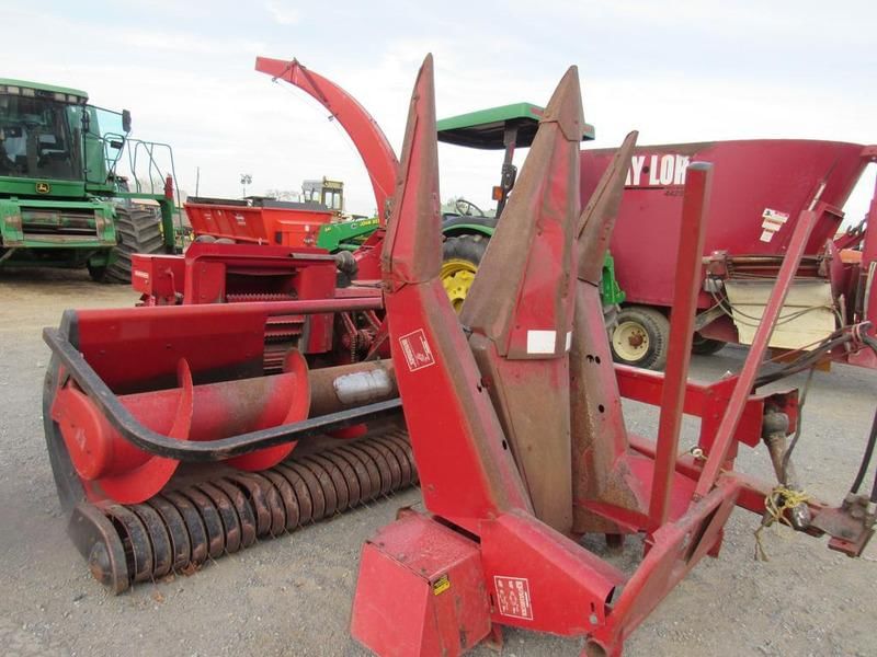 International Harvester 781 Equipment Image0
