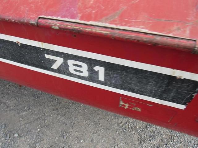 Image of International Harvester 781 equipment image 4