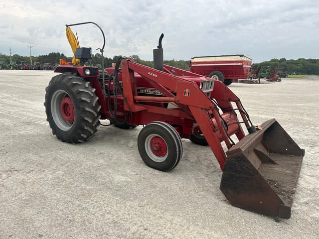 Image of International Harvester 784 equipment image 3