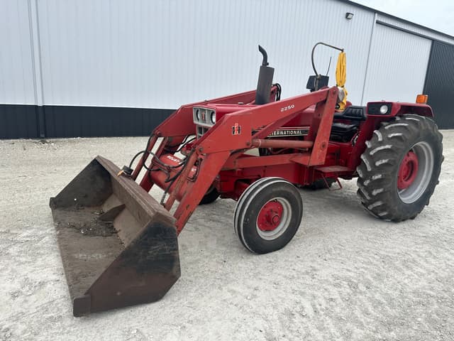 Image of International Harvester 784 equipment image 1