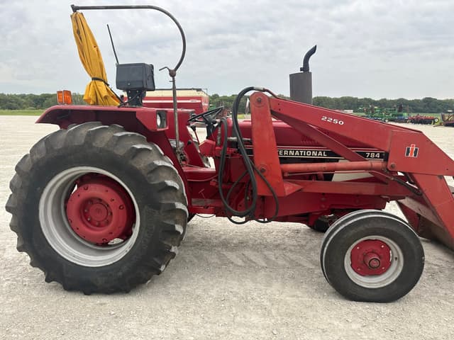 Image of International Harvester 784 equipment image 4
