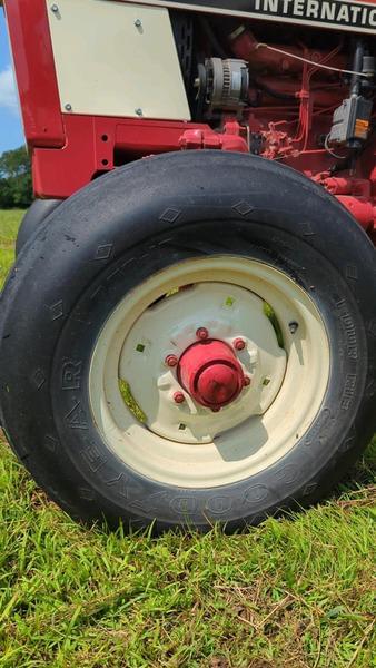 Image of International Harvester 784 equipment image 3