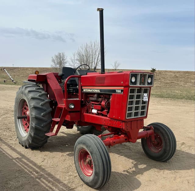 Image of International Harvester 786 equipment image 1