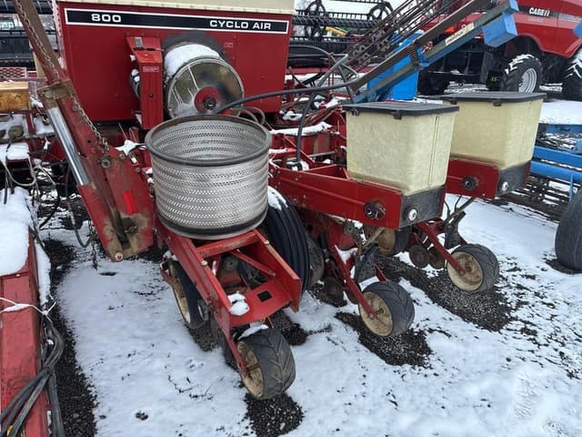 Image of International Harvester 800 equipment image 4