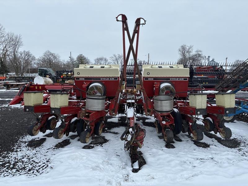 International Harvester 800 Equipment Image0