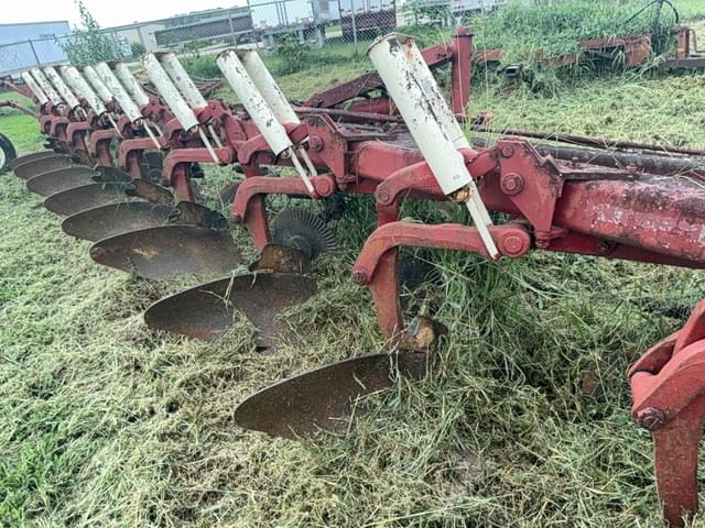 Image of International Harvester 800 equipment image 3
