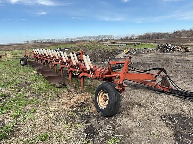 Image of International Harvester 800 equipment image 2