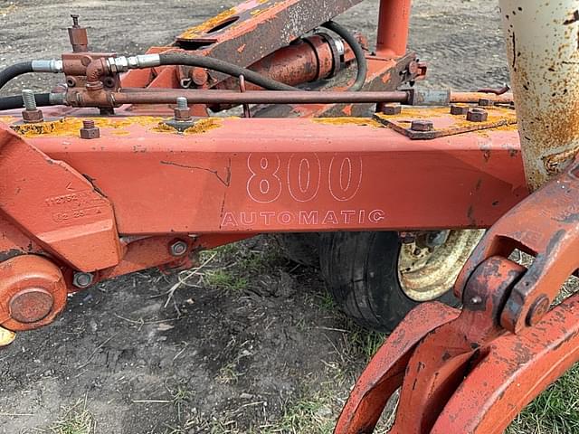 Image of International Harvester 800 equipment image 4