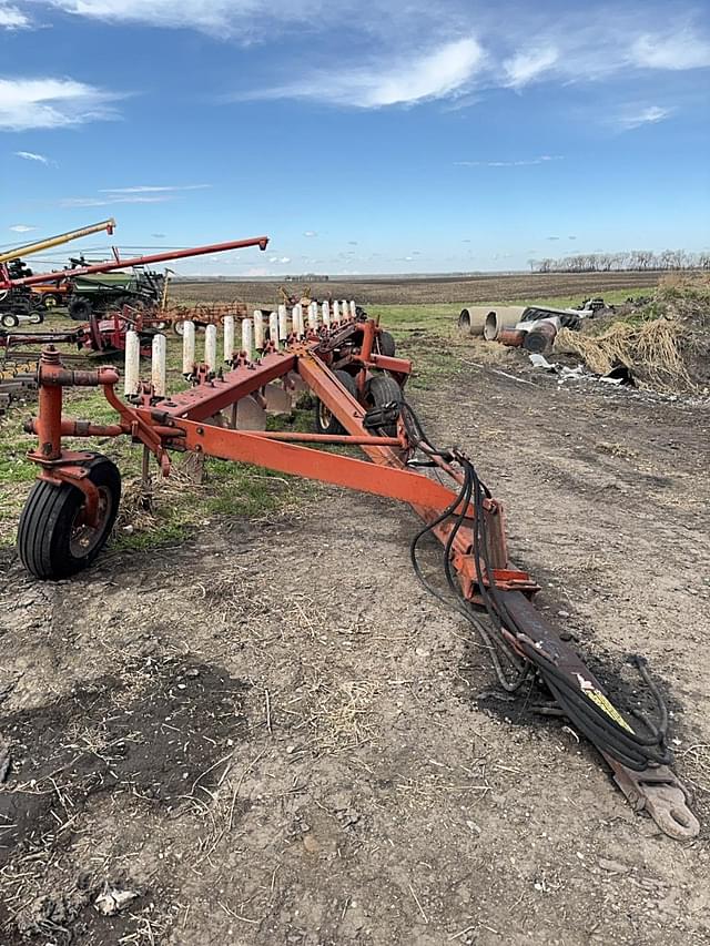 Image of International Harvester 800 equipment image 1