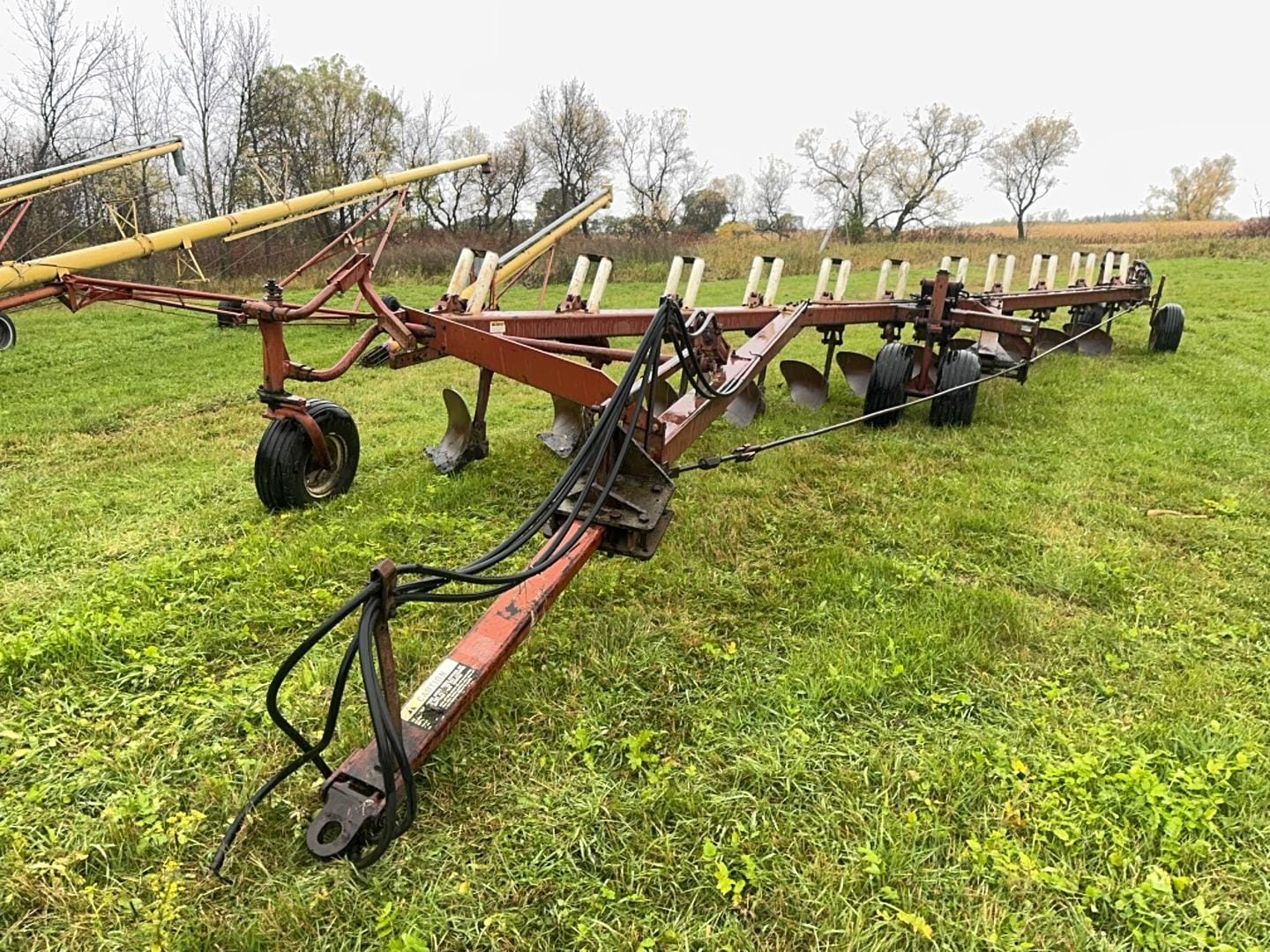 International Harvester 800 Equipment Image0