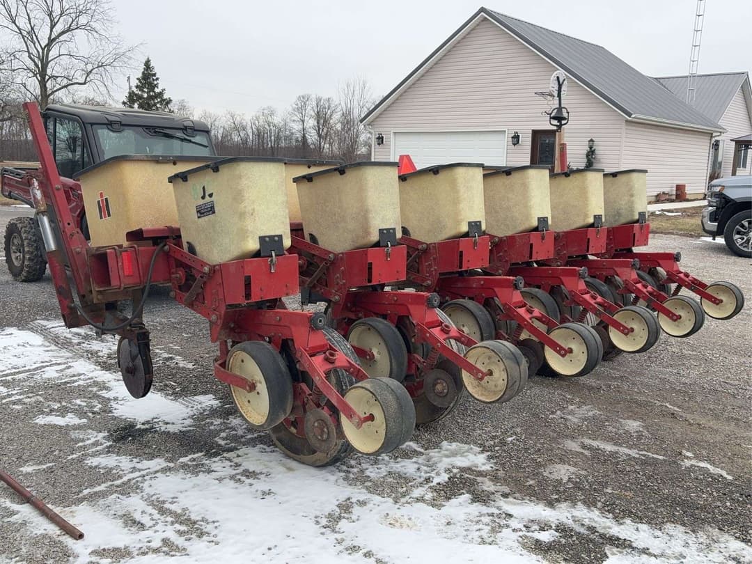 Image of International Harvester 800 Primary image