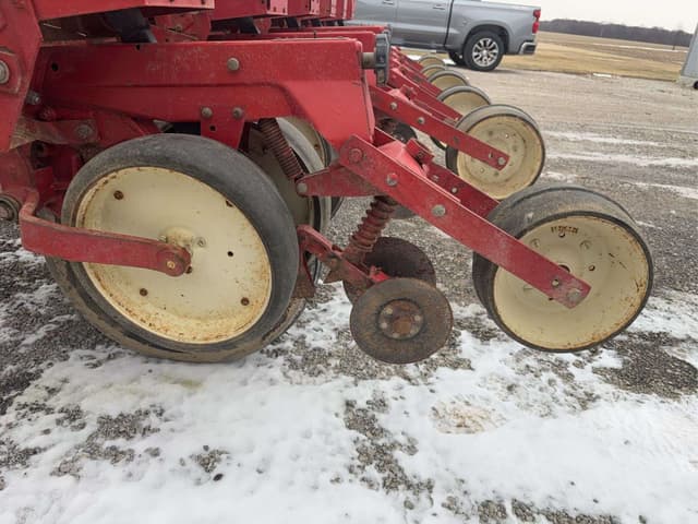 Image of International Harvester 800 equipment image 4