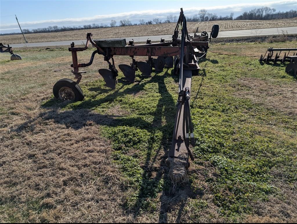 International Harvester 800 Equipment Image0