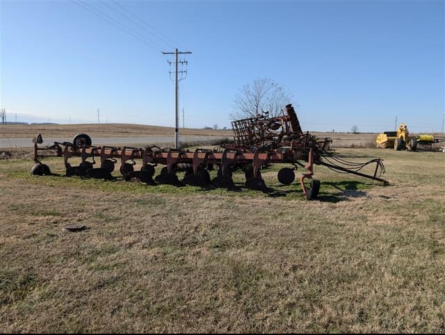 Image of International Harvester 800 equipment image 3