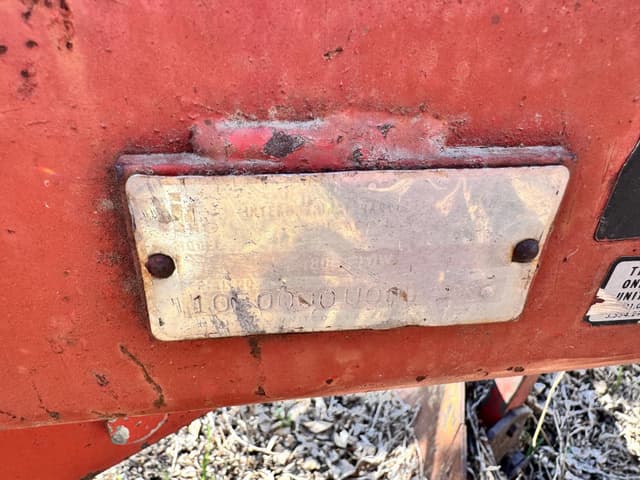 Image of International Harvester 800 equipment image 3