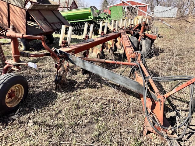 Image of International Harvester 800 equipment image 2