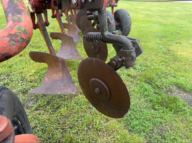 Image of International Harvester 800 equipment image 2