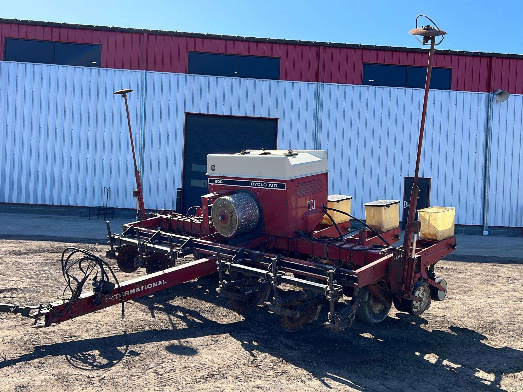 Main image International Harvester 800 Cyclo Air