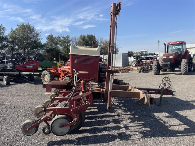 Image of International Harvester 800 equipment image 4