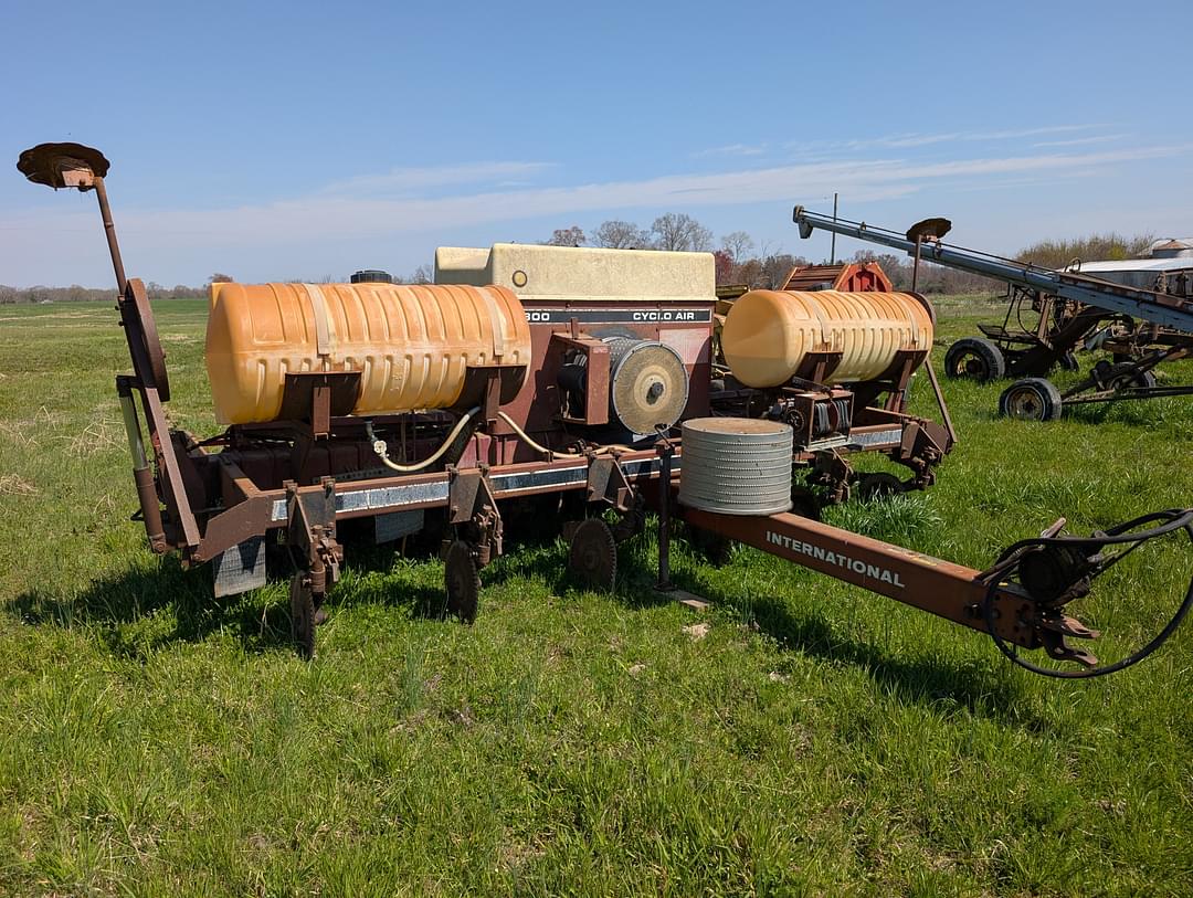 Image of International Harvester 800 Cyclo Air Primary image