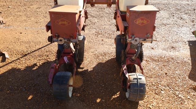 Image of International Harvester 800 equipment image 2