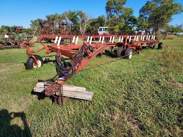 Image of International Harvester 800 equipment image 2