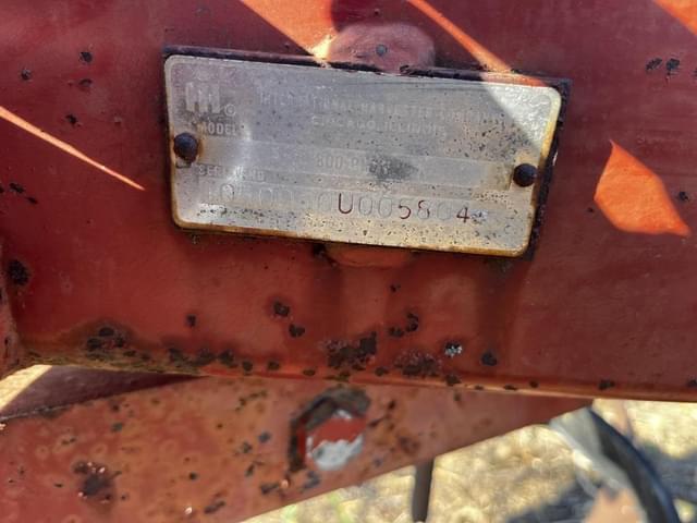 Image of International Harvester 800 equipment image 4