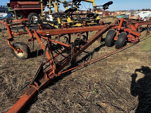 Image of International Harvester 800 equipment image 2