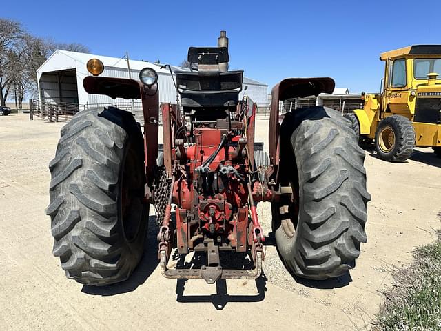 Image of International Harvester 806 equipment image 4