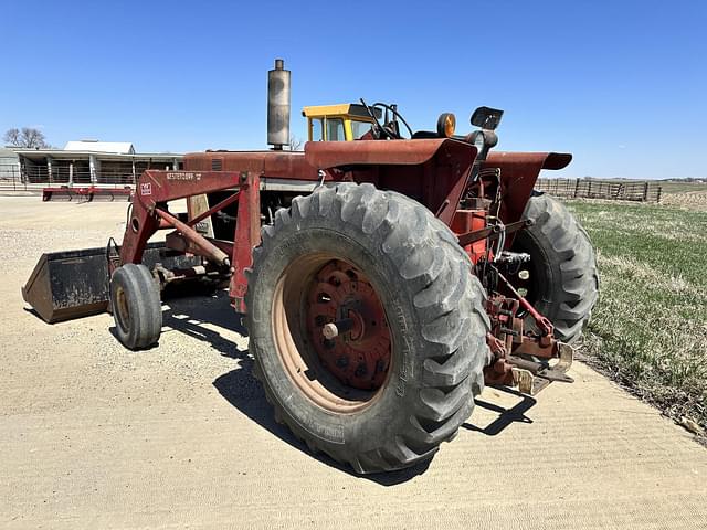 Image of International Harvester 806 equipment image 2