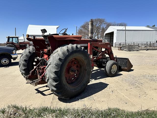 Image of International Harvester 806 equipment image 3