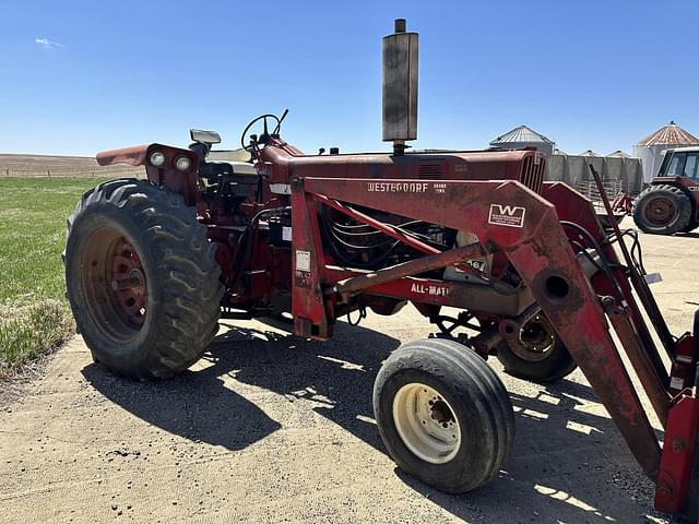 Image of International Harvester 806 equipment image 1